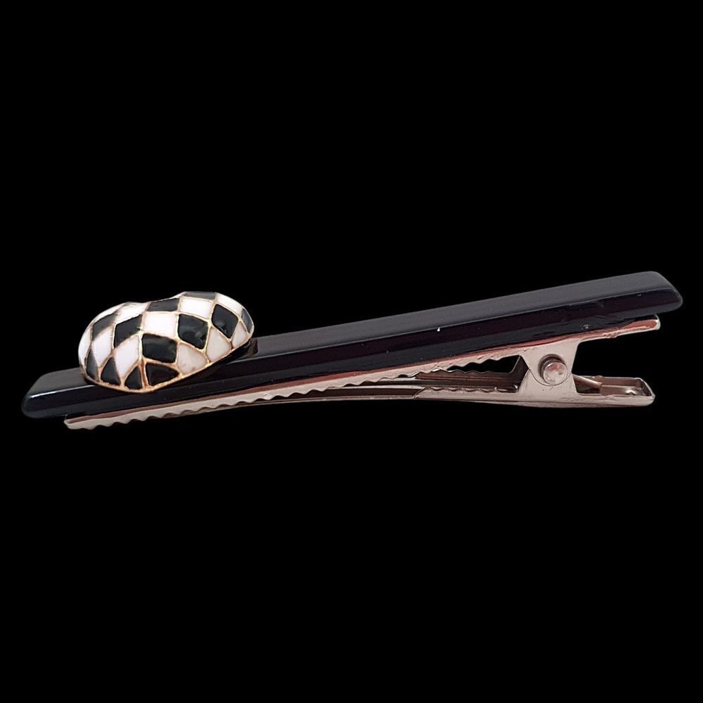 Duck beak clip black chess  heart format plus Ipsy bag